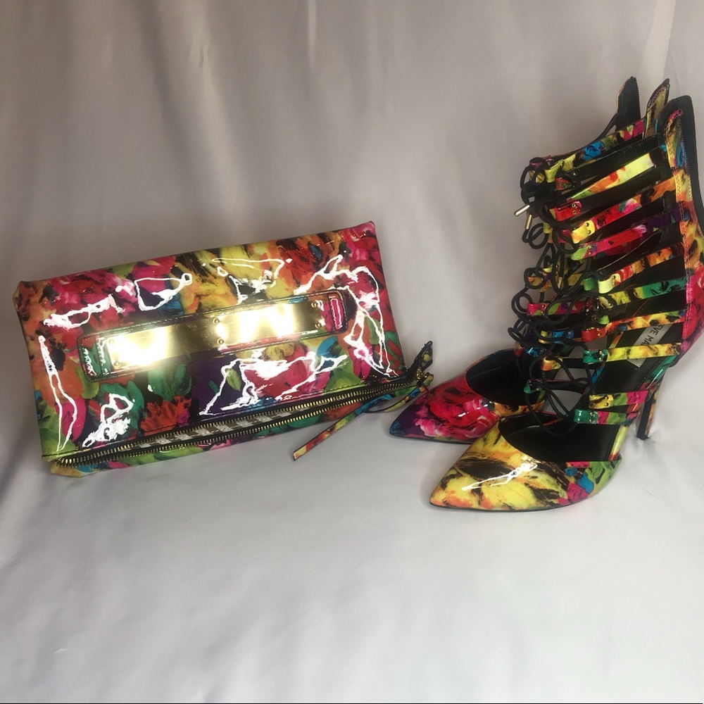 Steve madden pumps with the matching handbag.